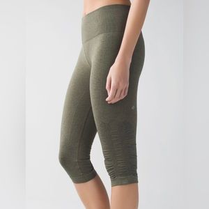 Lululemon In The Flow Crop II (First Release)
Heathered Fatigue Green